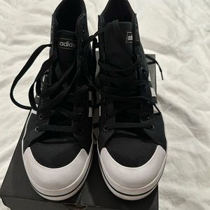 Adidas high tops. Bravada mid. Size 10.